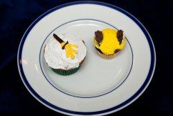 Broom and golden snitch cupcakes for Matheiu's birthday