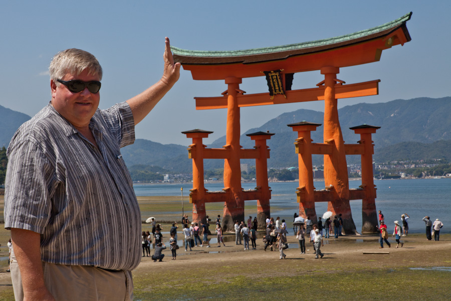 Alan props up the torii